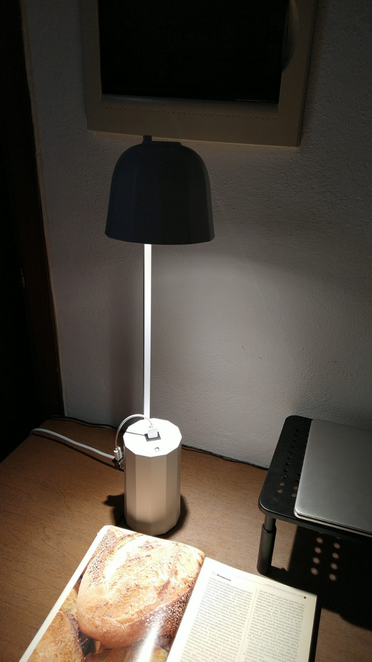 Varv: lampada tavolo ricarica wireless